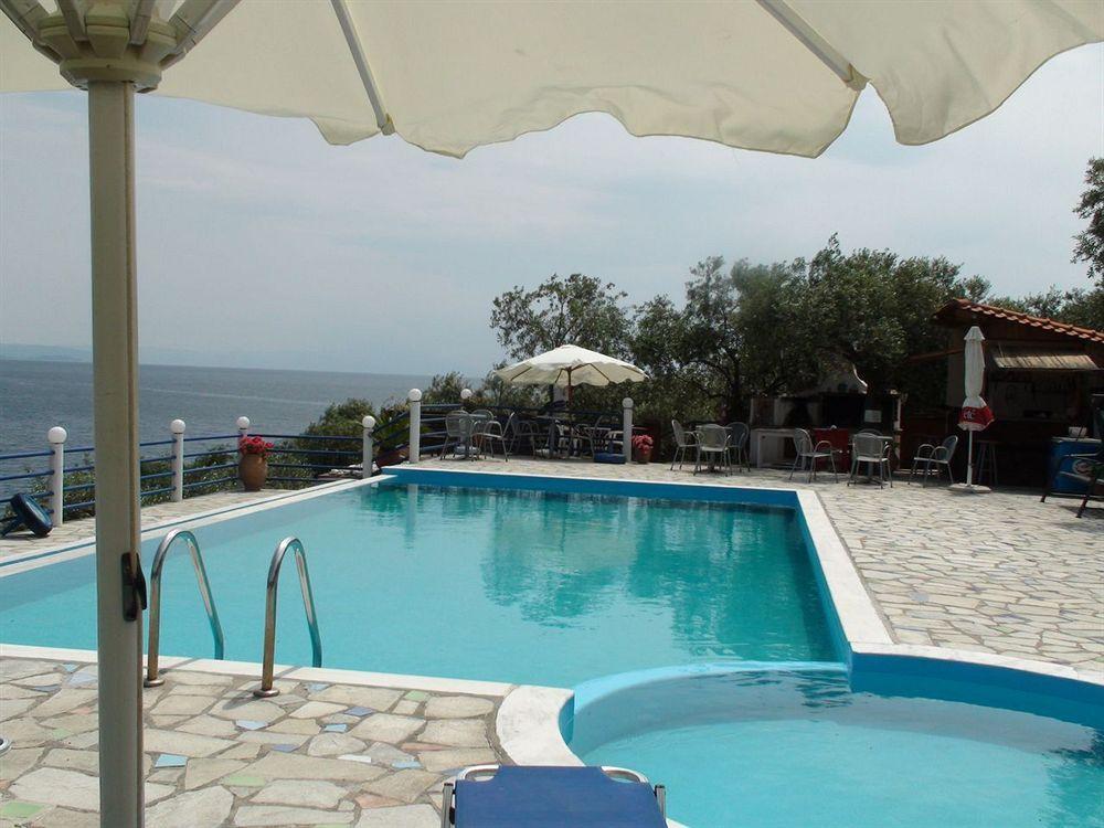 Assa Inn Пиргадикия Екстериор снимка
