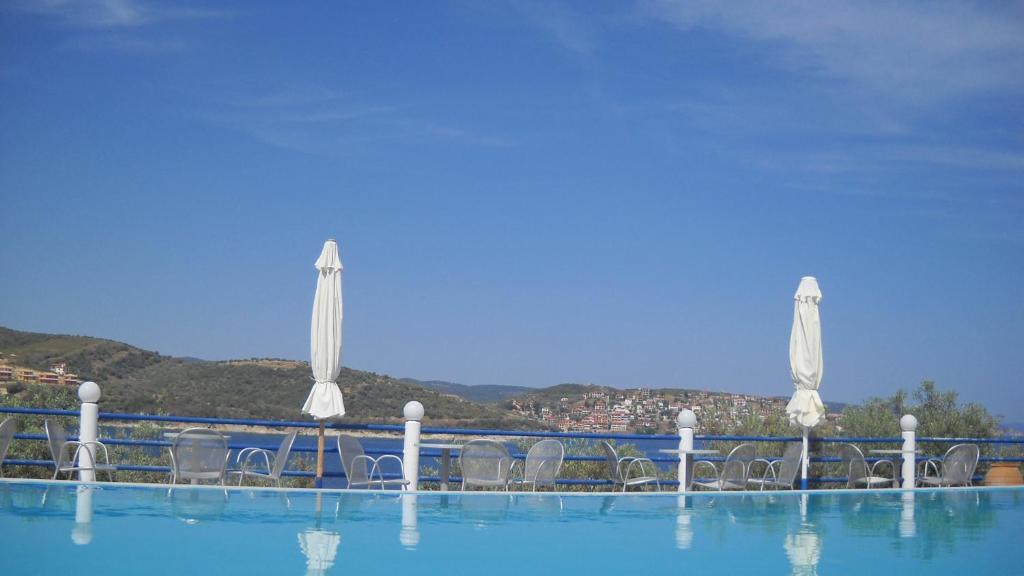 Assa Inn Пиргадикия Екстериор снимка