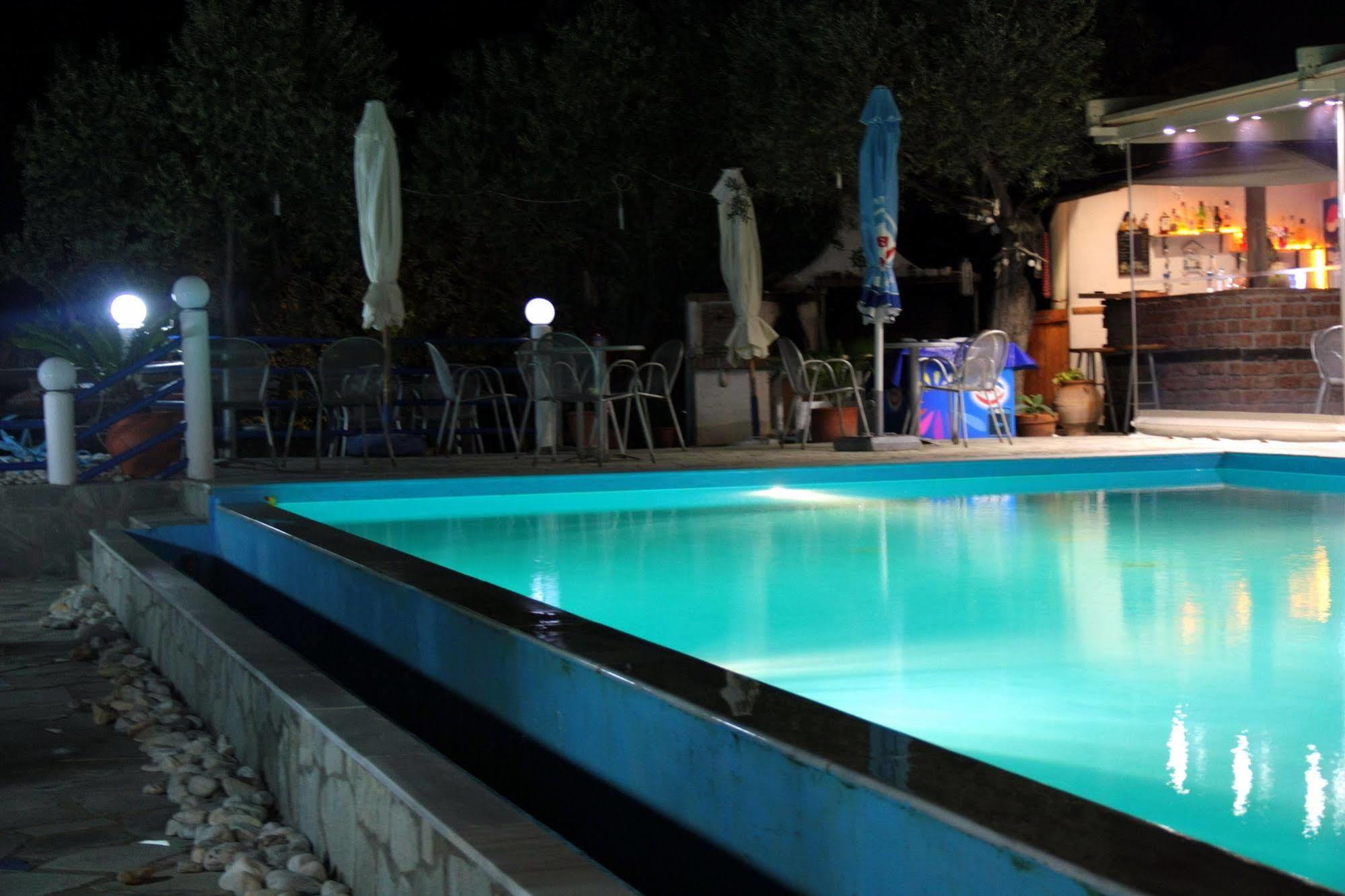 Assa Inn Пиргадикия Екстериор снимка
